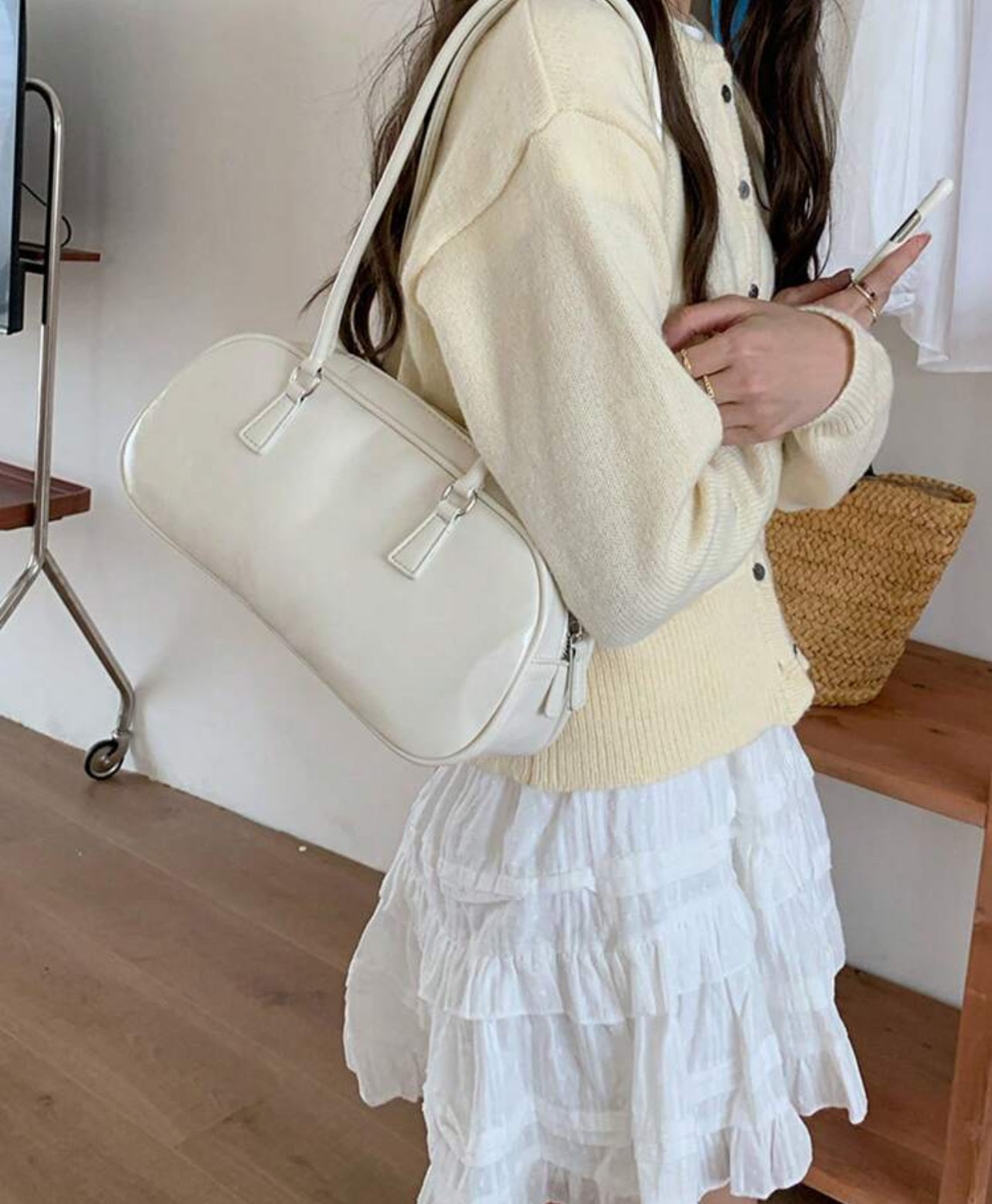 Laura apricot